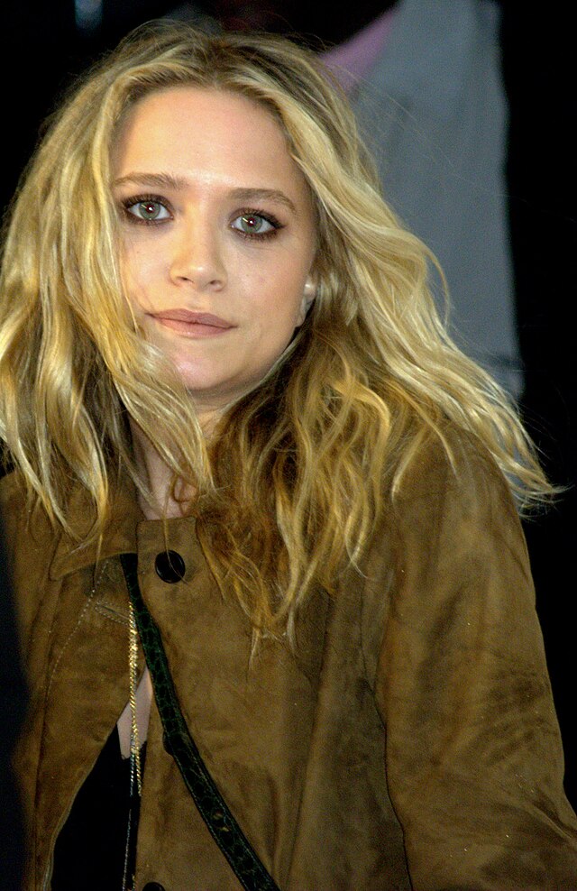 File:Mary-Kate Olsen 2009 portrait.jpg Wikimedia Commons