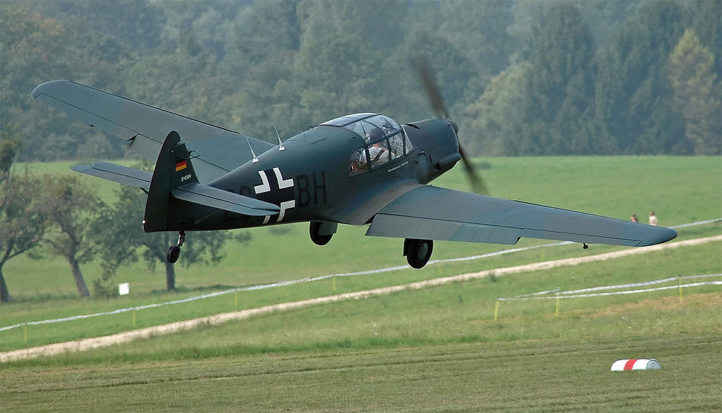 Die Messerschmitt Bf 108 ( Das Elly Beinhorn Flugzeug - gern Kopiert) 1024px-Me108_Start