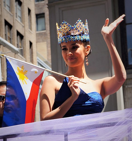 File:Megan Young with Philippine flag (cropped).jpg