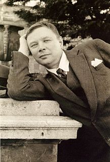 image of Mikhail Fedorovich Larionov from wikipedia