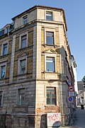 Apartment building in closed development and corner location