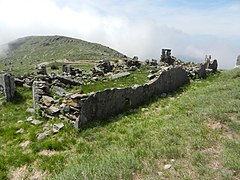 Monte Penello - ruderi installazioni militari 01.JPG