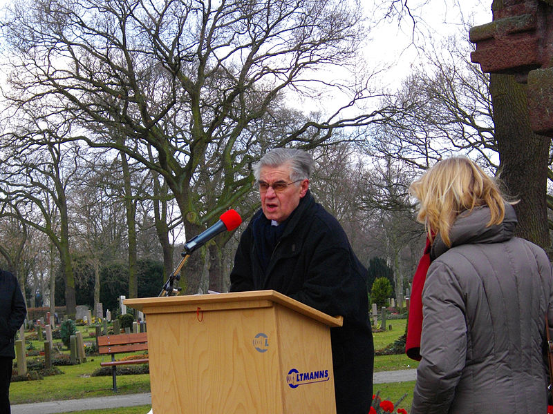 File:Monument-Raeterepublik-Waller-Friedhof-2009-Hans-Koschnik01.jpg