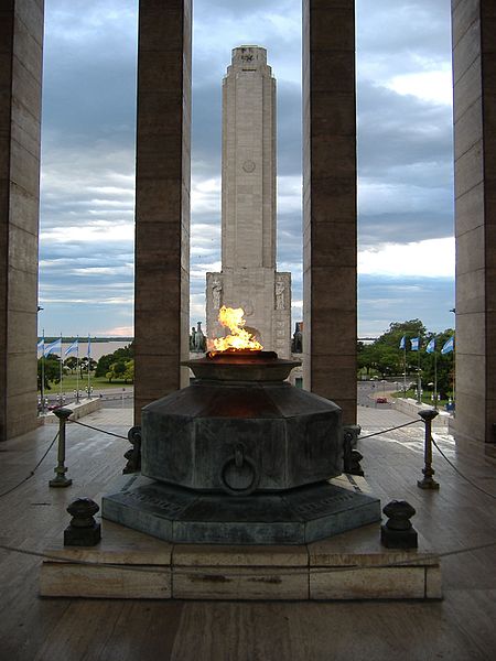 File:Monumento a la Bandera 2.jpg