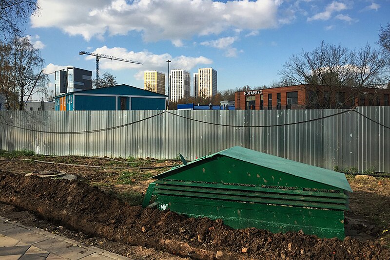 File:Moscow, east end of Vyborgskaya Street, construction site (31407777840).jpg