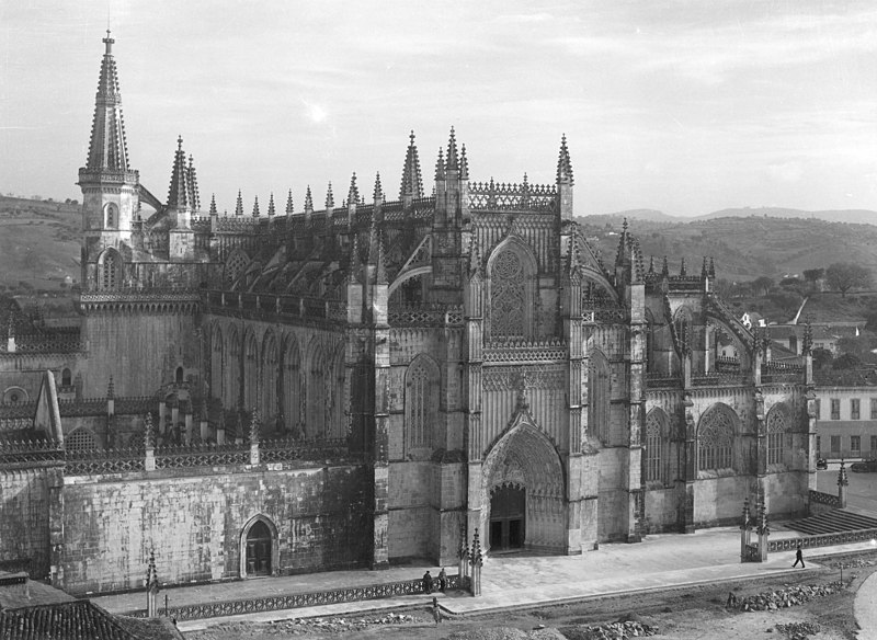 File:Mosteiro de Santa Maria da Vitória, Batalha (Portugal) (2720145090).jpg