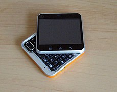 Le Motorola Flipout, un téléphone pivotant.