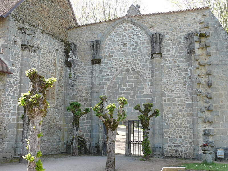 File:Moutier-d'Ahun - Abbaye - Vestiges de la nef gothique.JPG