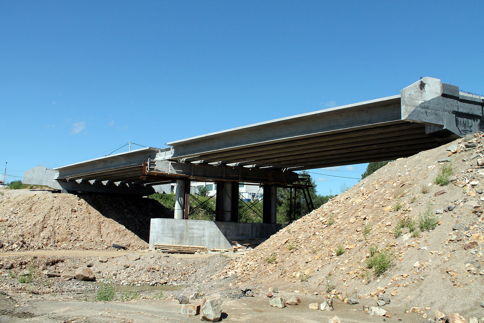 Железобетонный автомобильный мост