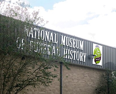 How to get to National Museum Of Funeral History with public transit - About the place