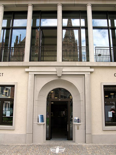 Neubau des Andlauschen Hauses in Freiburg mit Spiegelung des Münsters 2