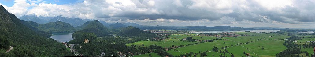 Castell De Neuschwanstein: Ledifici, Les edificacions externes, Localització i primers dissenys