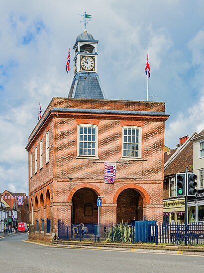 How to get to Reigate with public transport- About the place