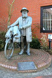 „Oll' Willm“-Statue am Rathaus in Ihrhove