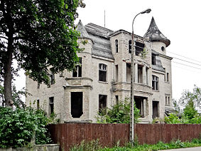 Opuszczony budynek przy ul. Wojska Polskiego w Orzyszu.