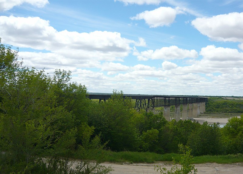 File:Outlook Saskatchewan CPR Bridge 2010.jpg