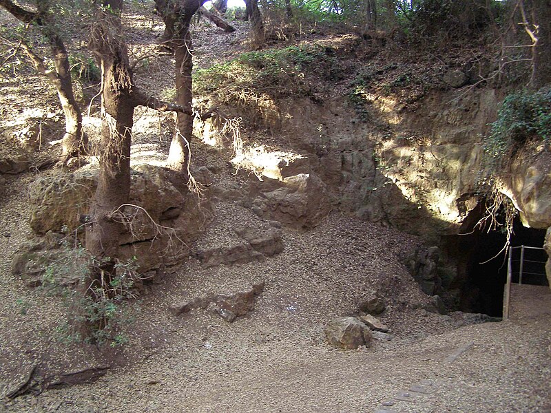 File:Paar Cave.jpg