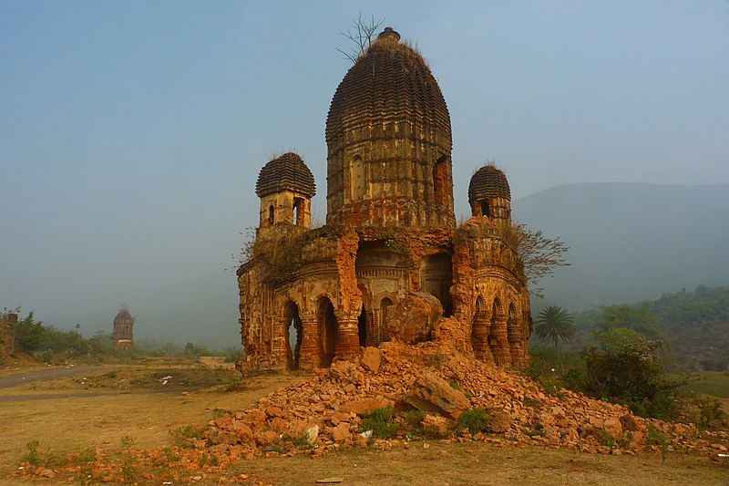 File:Pancharatna Temple, Garh Panchakot 02.JPG