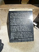 Extrait du poème Le Cor d'Alfred de Vigny se trouvant à la base de la fontaine du boulevard des Pyrénées.