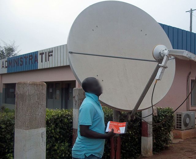 L'usine de Ouassa Pehunco située dans une zone reculée et complètement enclavée du pays, bénéficie toutefois de la connexion Internet grâce au VSAT