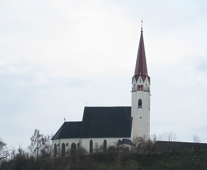 File:Pfarrkirche Thalheim bei Wels.JPG