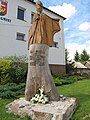 Polski: Pomnik JPII przy budynku urzedu gminy w Korycinie, gmina Korycin, podlaskie English: JPII monument by the gmina's office building in Korycin, gmina Korycin, podlaskie, Poland