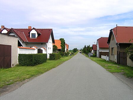 Polní Chrčice, North