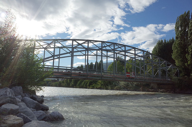 File:Pont métallique sur le Rhône.jpg