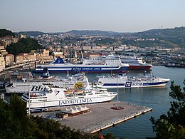 Porto Ancona navi.jpg
