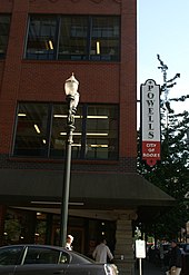 The City of Book's NW 11th & Couch entrance, featuring the "Pillar of Books" Powells-City-of-Books-NW-Entrance Portland-OR 2008-May.jpg