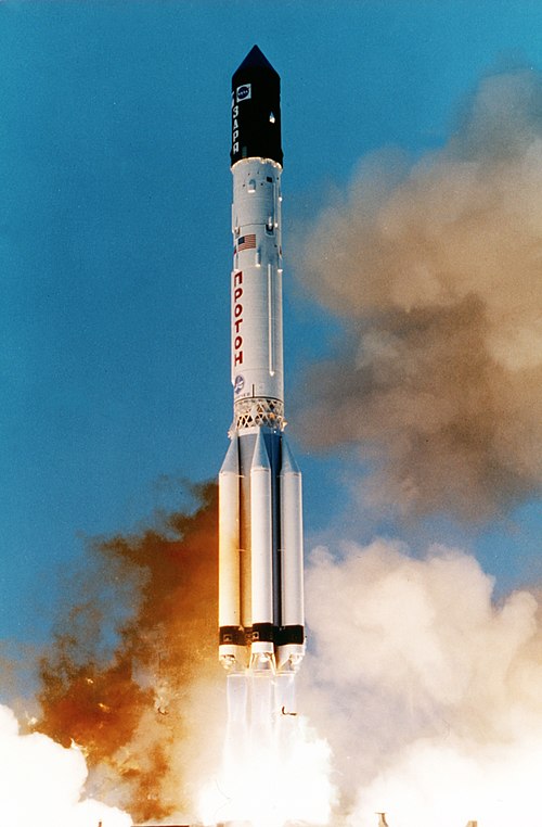 שיגור הרכיב הראשון של תחנת החלל הבינלאומית באמצעות המשגר פרוטון (1998)