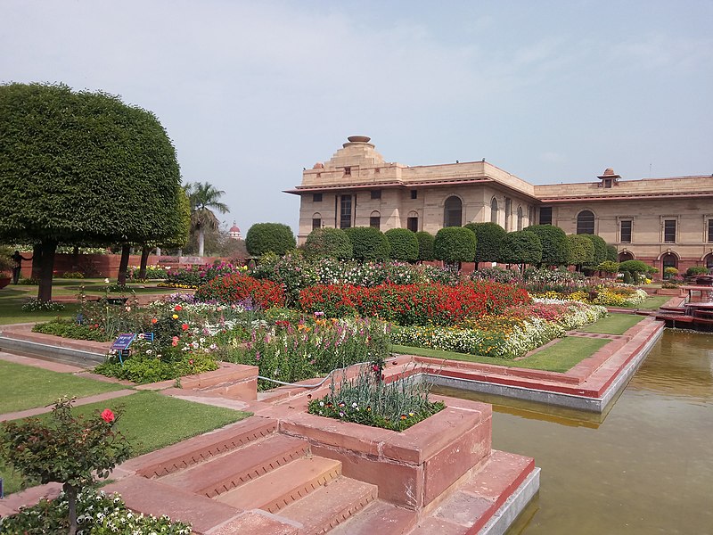File:Rashtrapati Bhavan Mughal Garden New Delhi 06.jpg