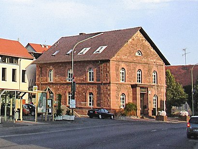 So kommt man zu Rathaus Kahl Am Main mit den Öffentlichen - Mehr zum Ort Hier