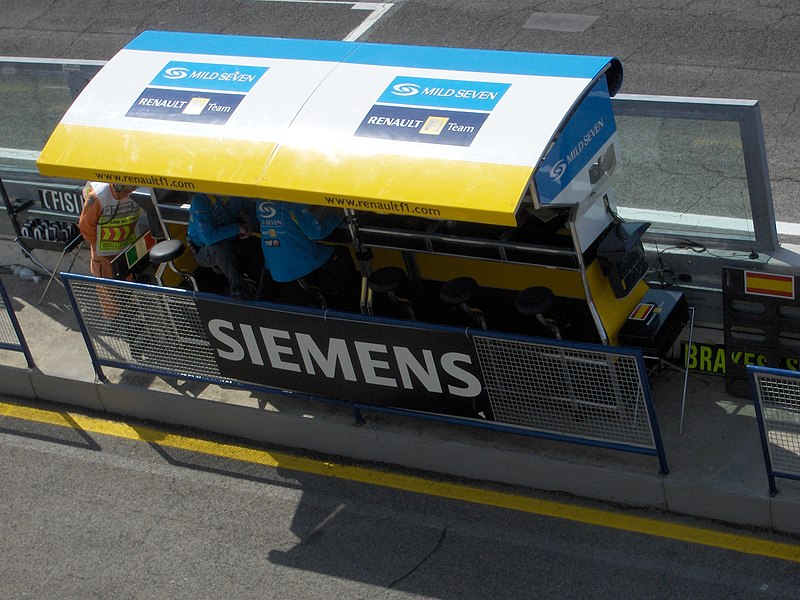 File:Renault Pit Box, Imola 2005.jpg