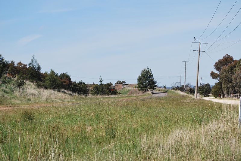 File:Riddells Creek Road over Rail Bridge 009.JPG