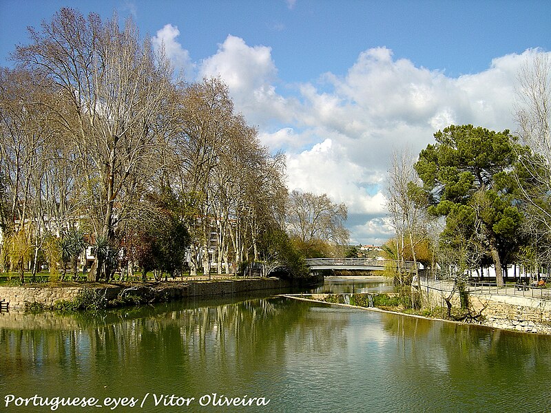 File:Rio Nabão - Tomar - Portugal (6004849868).jpg