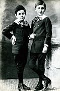 Robert et Marcel vers 1880.