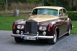 Rolls-Royce Silver Cloud III from 1964, front and left side