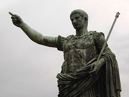 Итальянская латынь. Октавиан август Рим. Октавиан август древний Рим скульптура. Статуя Октавиана августа.