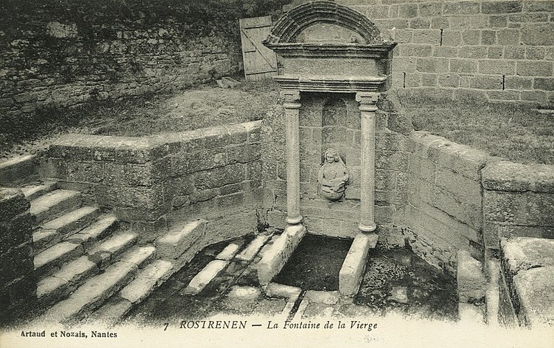 File:Rostrenen - Fontaine de la vierge - AD22 - 16FI4694.jpg