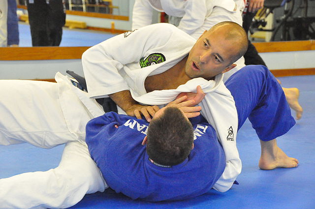 Royce Gracie demonstrates a Kesa-gatame in a seminar in 2011.