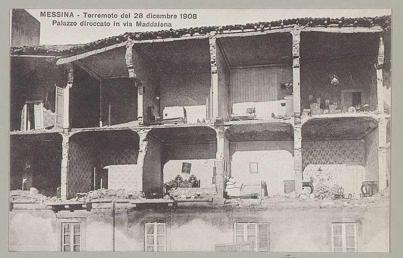 File:Ruïne van een palazzo in Messina na de aardbeving van 28 december 1908 MESSINA - Terremoto del 28 dicembre 1908 Palazzo diroccato in via Maddalena, RP-F-F01141-CY.jpg