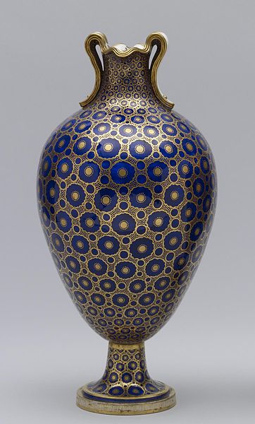 File:Sèvres Porcelain Manufactory - Oviform Vase (Vase à oreilles nouveau) - Walters 48607 - View A.jpg