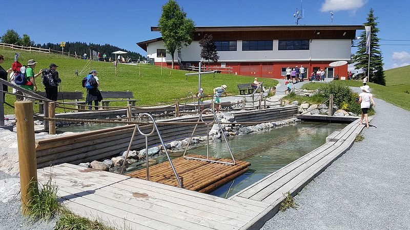 Fájl:Söll — Hexenwasser Spielwasserfahrzeuge.jpg