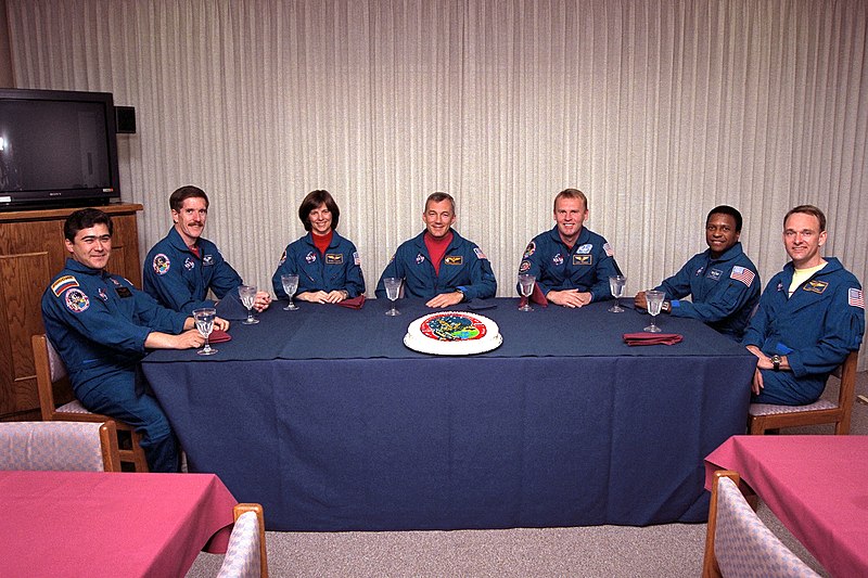 File:STS-89 preflight breakfast.jpg