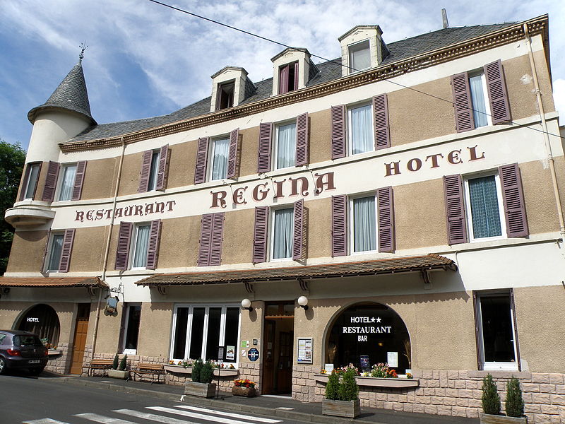 File:Saint-Nectaire-le-Bas Hôtel Régina.JPG