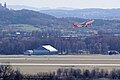 Samolot easyJet startuje z lotniska Balice, widok ze skały Krzywy Sąd, 20220327 1103 4633.jpg