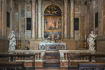 L'autel et le retable de la chapelle du rosaire