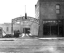 The 1422 Broadway entrance of the Seattle Auto Company, which occupied the building in the background from 1907 to 1916 Seattle Automobile Company at 1426 Broadway, Seattle, Washington, January 11, 1910 (LEE 25).jpeg
