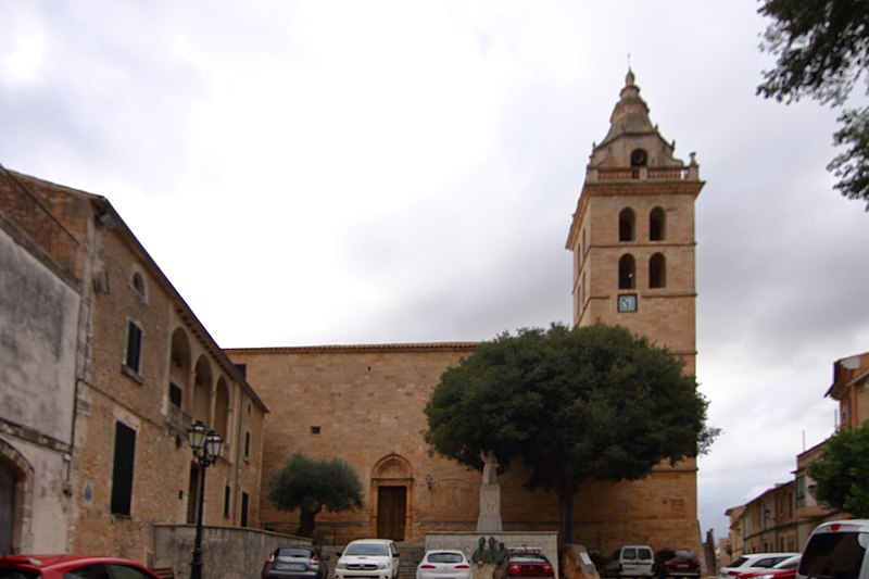 File:Sencelles, Iglesia de Sant Pere.jpg